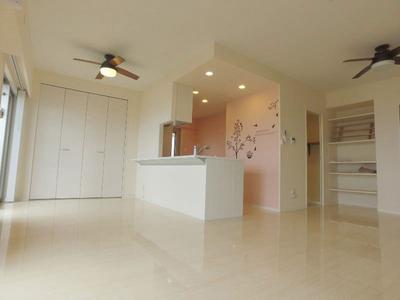 Presence Roger Kadena Reve 1001 | Used apartment located in Kadena-cho, Nakagami-gun, 4 minutes walk from the Kaihin Koen-mae bus stop (Property number: 3217197-0000596) — Image 2, Kadena, Okinawa