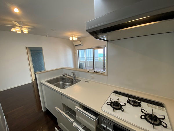2LDK Apartment in Naha with Large Balcony - Thumbnail 3