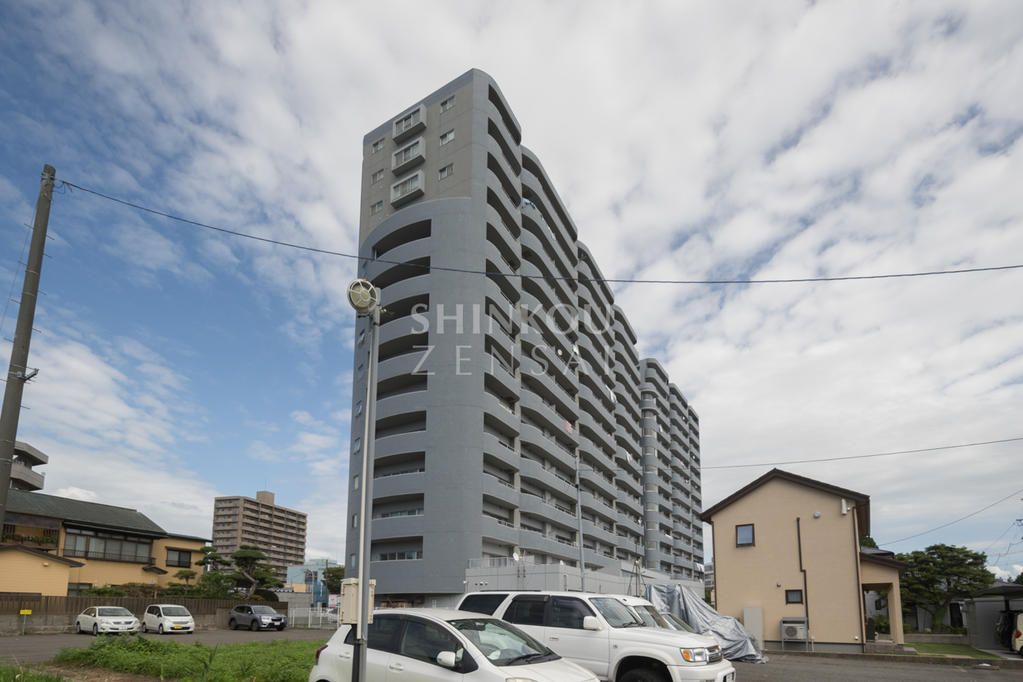 Renovated 3LDK Apartment Near Akita Station with Large Balcony - Thumbnail 2