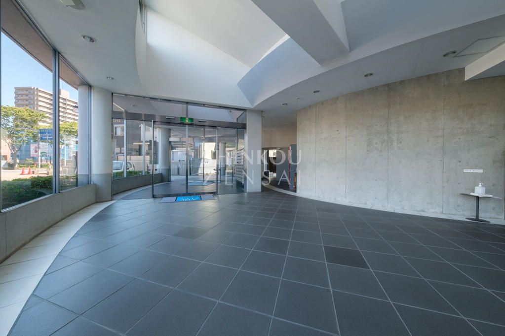 Renovated 3LDK Apartment Near Akita Station with Large Balcony - Thumbnail 4