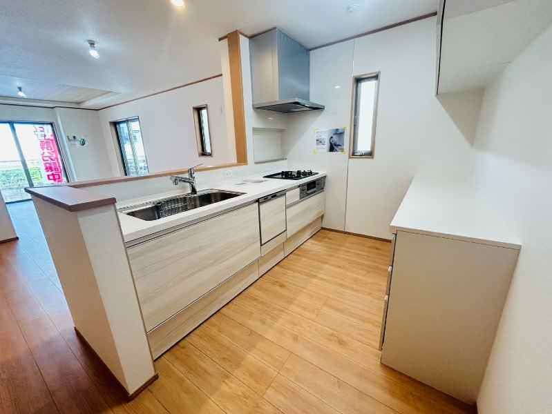 New 4LDK House for Sale in Uruma, Okinawa - Thumbnail 4