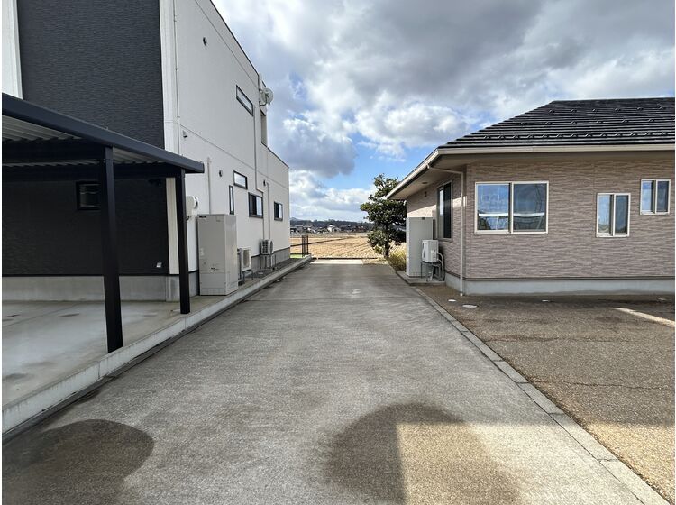 3LDK Single-Story House for Sale in Hakusan with Mountain Views - Thumbnail 3