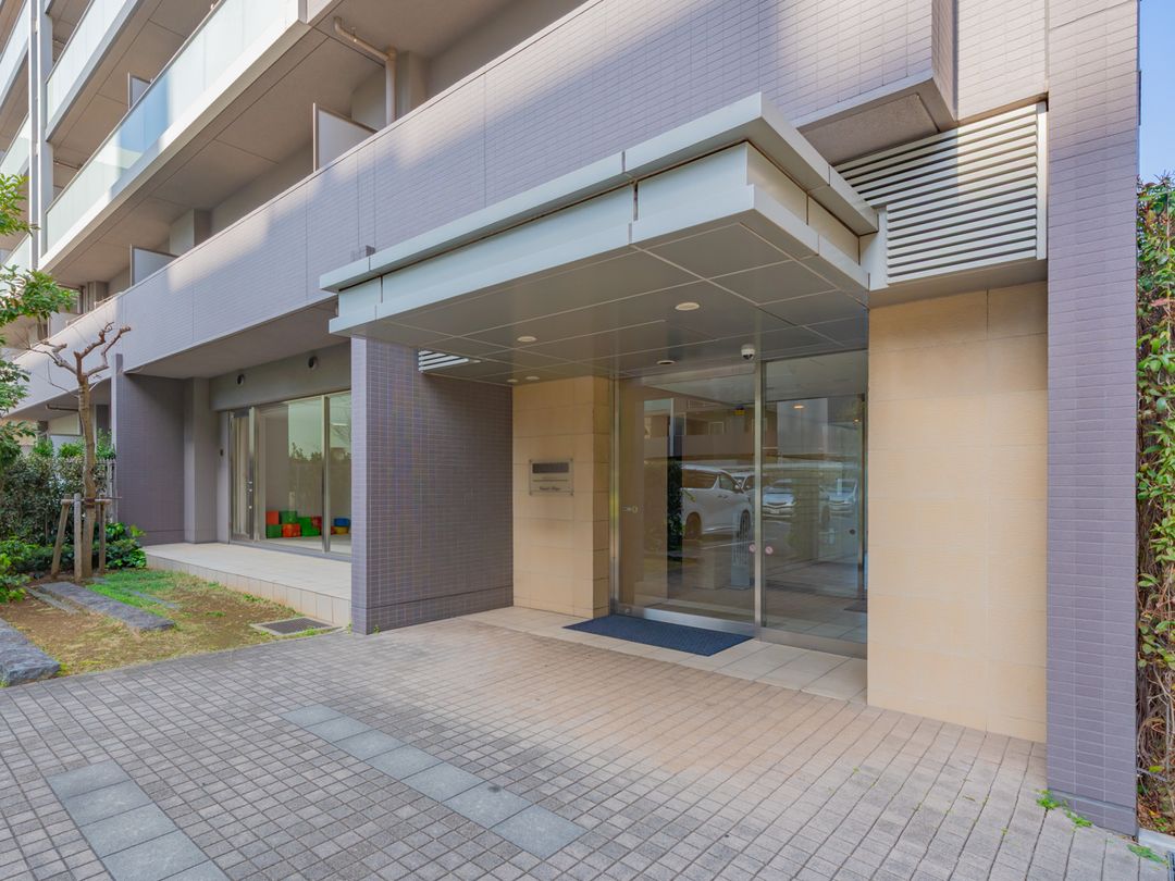 3LDK Apartment for Sale in Koto Ward, Tokyo - Thumbnail 2
