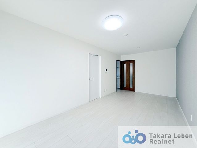 Renovated 2LDK Apartment in Saitama Kita Ward Near Nisshin Station - Thumbnail 3