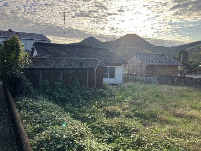 Land with Old House in Satsumasendai, Kagoshima - 541.62 sqm - Thumbnail 3