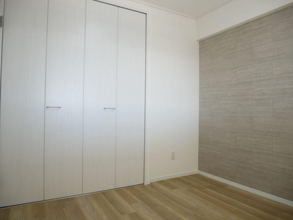 Renovated 2LDK Apartment in Fujieda with Balcony - Thumbnail 4