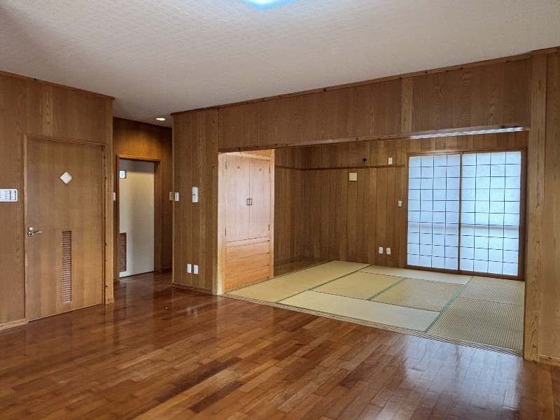 2LDK Mixed-Use Shop & Home for Sale in Haebaru, Okinawa - Image 22