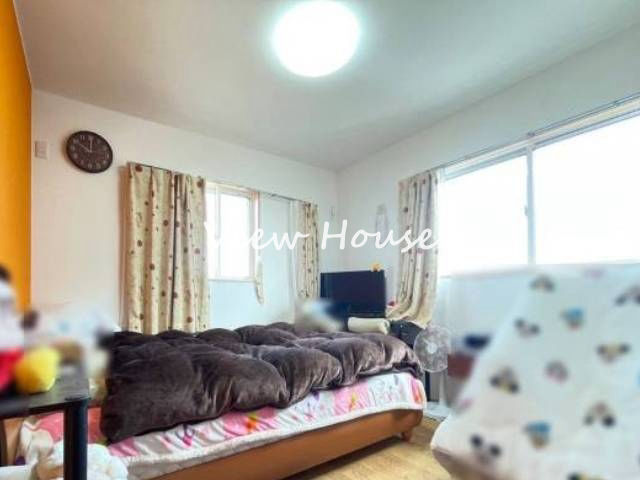 Modern 3LDK House in Takasaki with Blue Exterior - Thumbnail 4