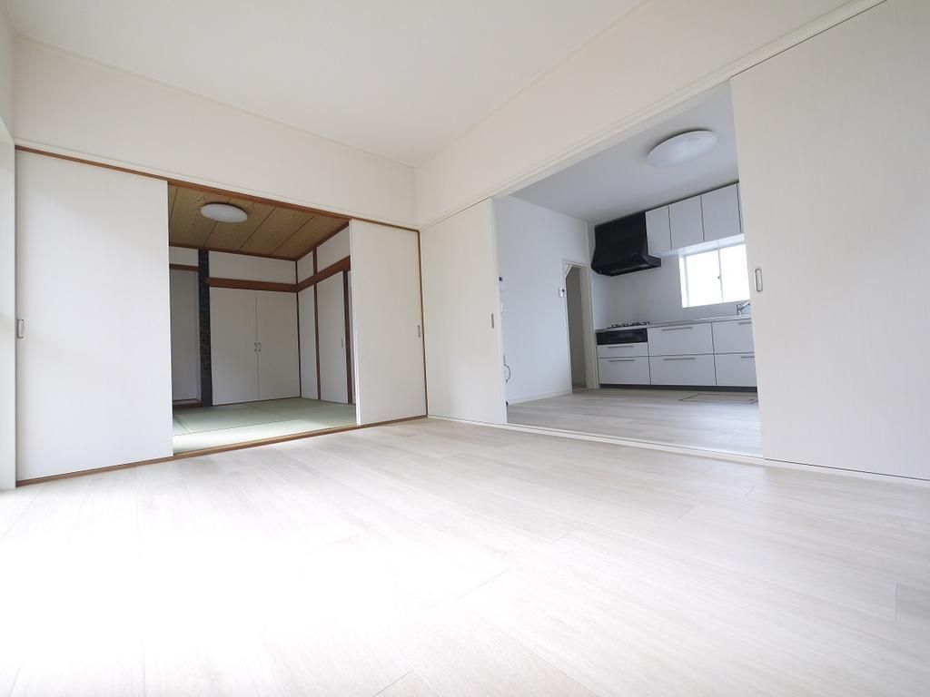 Tomisato Family Home with 6DK Layout in Chiba - Thumbnail 3