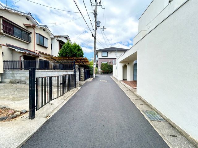 Land with Old House for Sale in Yamashina, Kyoto - 176.5 sqm - Thumbnail 3