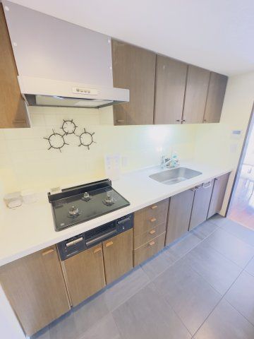 Renovated 3LDK Apartment with Ocean Views in Yokosuka - Thumbnail 3