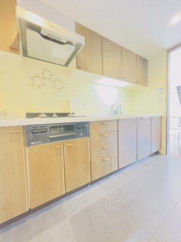 Renovated 3LDK Apartment with Ocean Views in Yokosuka - Thumbnail 4