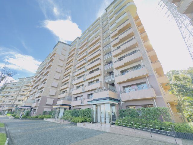 Renovated 3LDK Apartment with Ocean Views in Yokosuka - Image 1