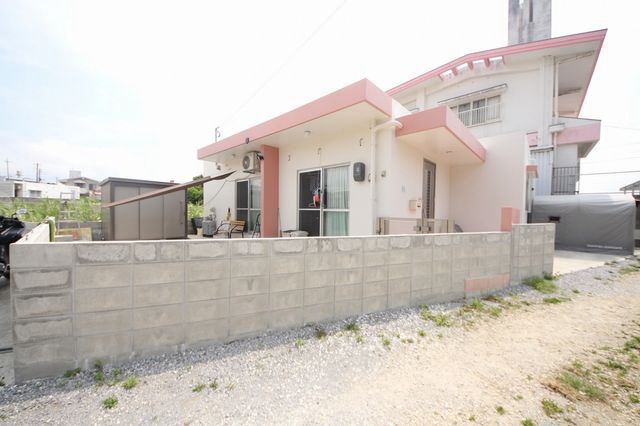 Modern 3LDK house with garden in Yaese Town Okinawa - Thumbnail 3