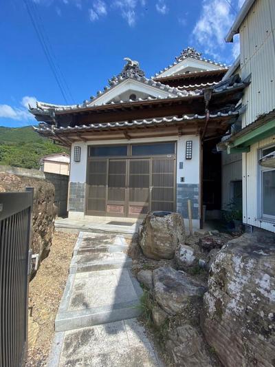 Traditional 7LDK House with Ocean Views in Uwajima — Image 1, Uwajima, Ehime