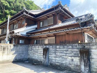 Traditional 7LDK House with Ocean Views in Uwajima — Image 1, Uwajima, Ehime