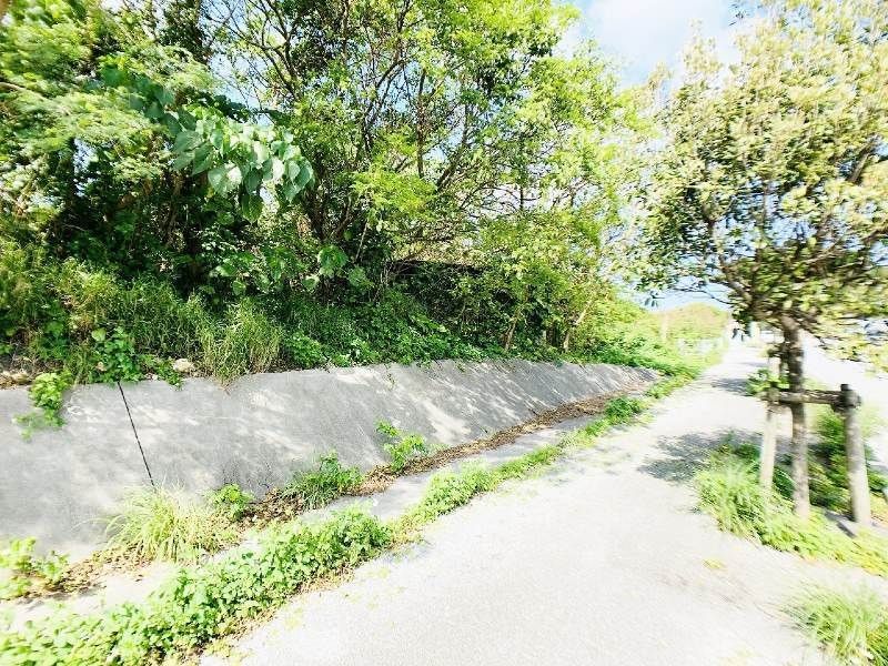 1,361 sqm Land Plot for Sale in Motobu, Okinawa with Iejima Views - Thumbnail 3