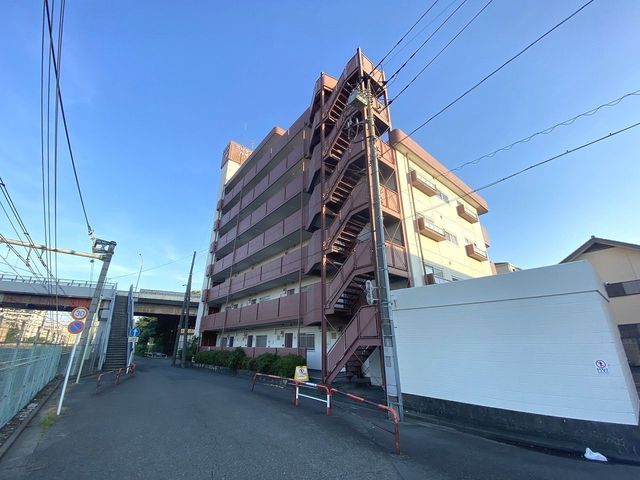 Nishiken Heights Warabi 3DK Apartment for Sale in Saitama - Thumbnail 2