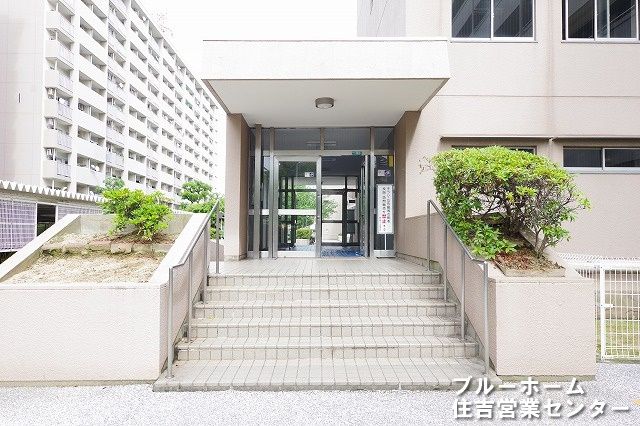 2LDK Apartment for Sale near Suminoe Koen Station, Osaka - Thumbnail 2