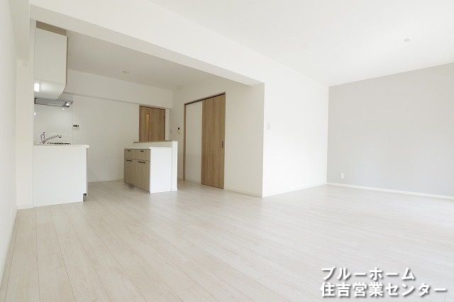 2LDK Apartment for Sale near Suminoe Koen Station, Osaka - Thumbnail 4