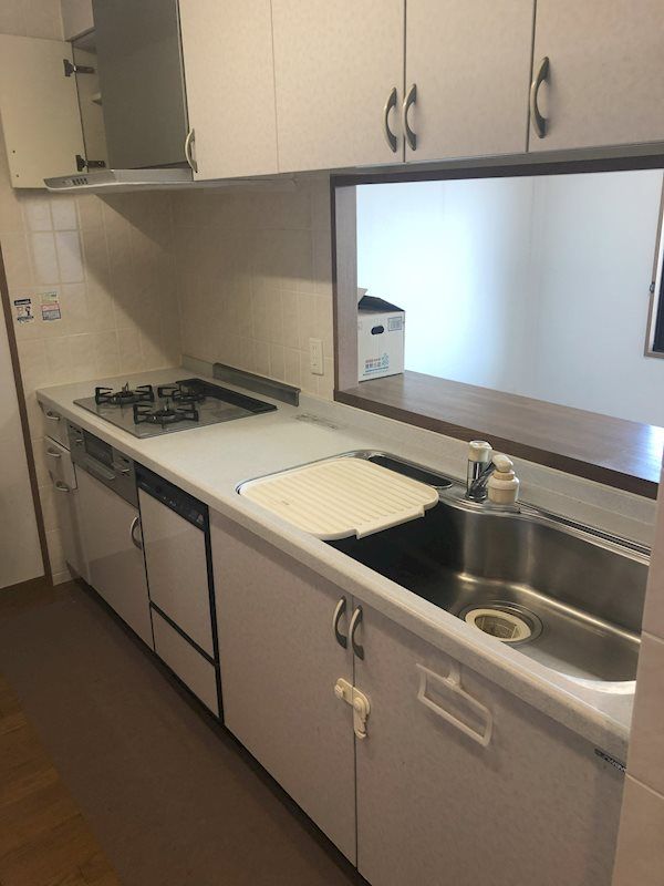 3LDK Apartment in Tsu City with Balcony and Parking - Thumbnail 2