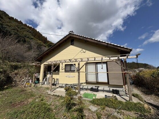 Renovated 2LDK House for Sale in Saiki, Oita - Thumbnail 2