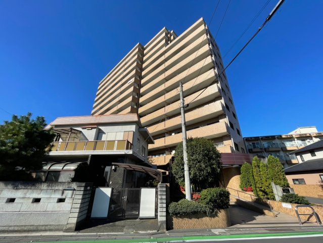 2LDK Apartment near Takasaki Station with Balcony - Thumbnail 2