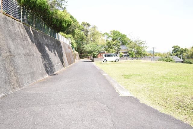 Kagoshima City Land for Sale in Hirakawa-cho with Scenic Views - Thumbnail 2