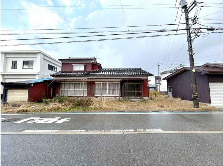 Land for Sale in Toyama City with Snow-Melting Road & Station Access - Thumbnail 4