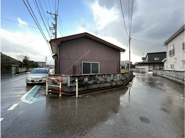 Land for Sale in Toyama City with Snow-Melting Road & Station Access - Thumbnail 2