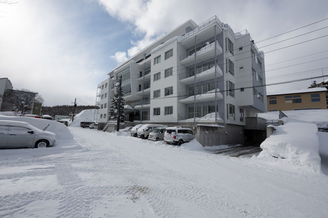 Youtei Tracks 102 Niseko Hirafu 2-Bedroom Apartment for Sale - Thumbnail 3