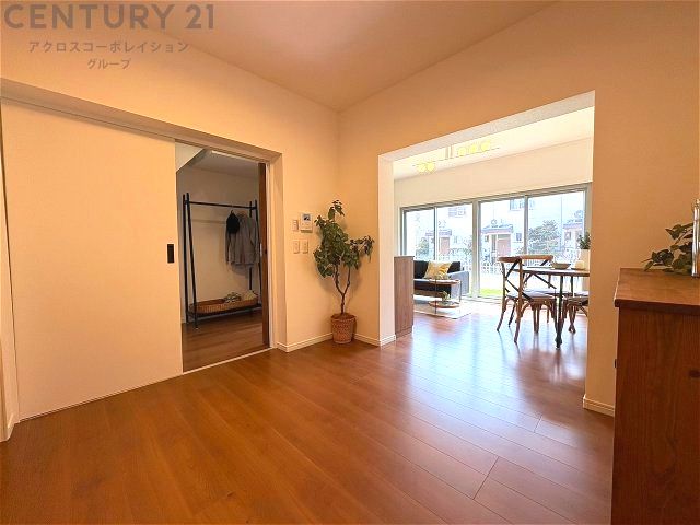 Renovated 3LDK Apartment with Garden in Nishinomiya - Thumbnail 3