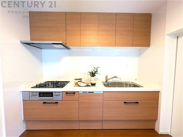 Renovated 3LDK Apartment with Garden in Nishinomiya - Thumbnail 2