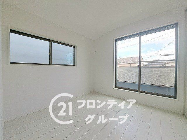 3LDK Newly Built House for Sale in Hirakata, Osaka - Thumbnail 4