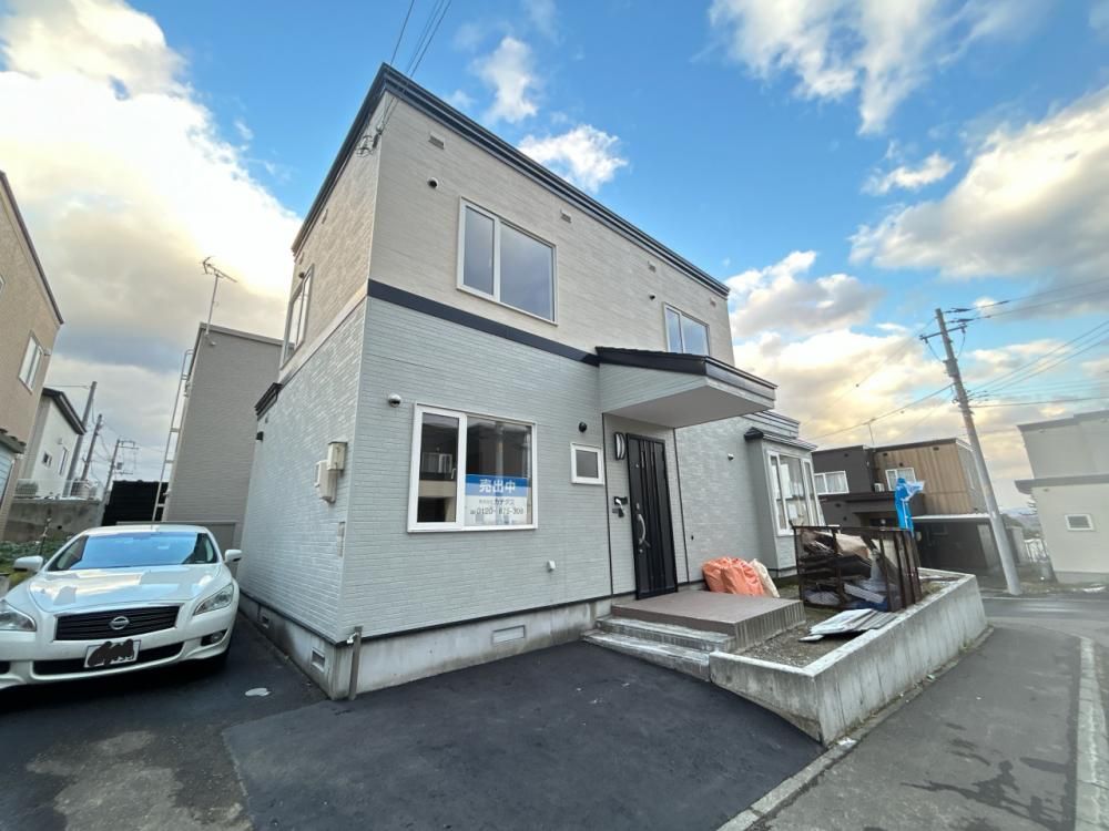 Renovated 4LDK House in Sapporo Minami Ward Near Makomanai - Image 1