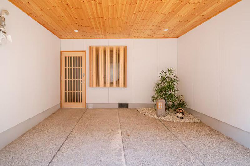 Renovated 4K Machiya in Nishijin, Kyoto with Courtyard - Thumbnail 3
