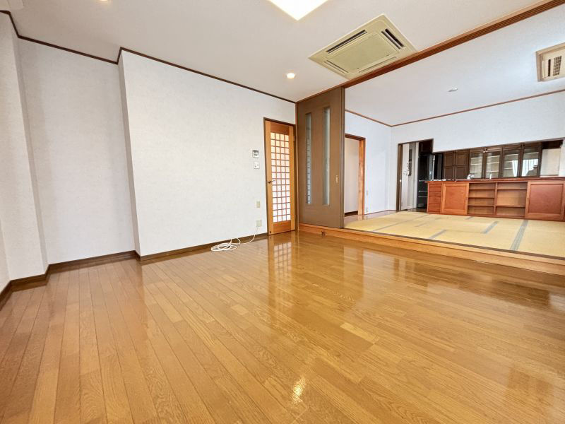 Spacious 5LDK House in Toyota City with Office Space - Thumbnail 4