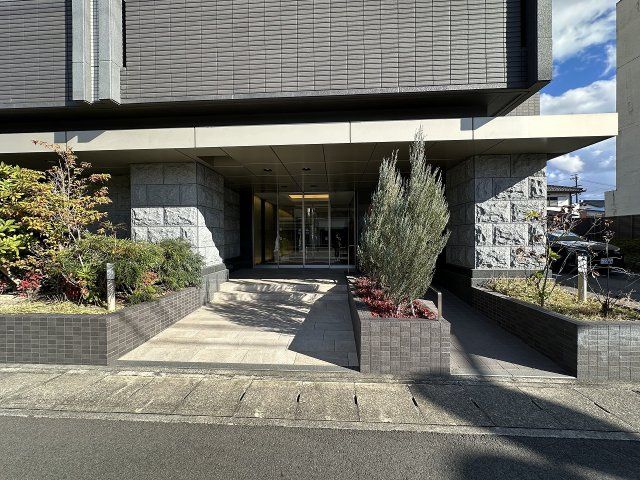 Modern 2SLDK Apartment in Gifu City with Mist Sauna & Floor Heating - Thumbnail 2