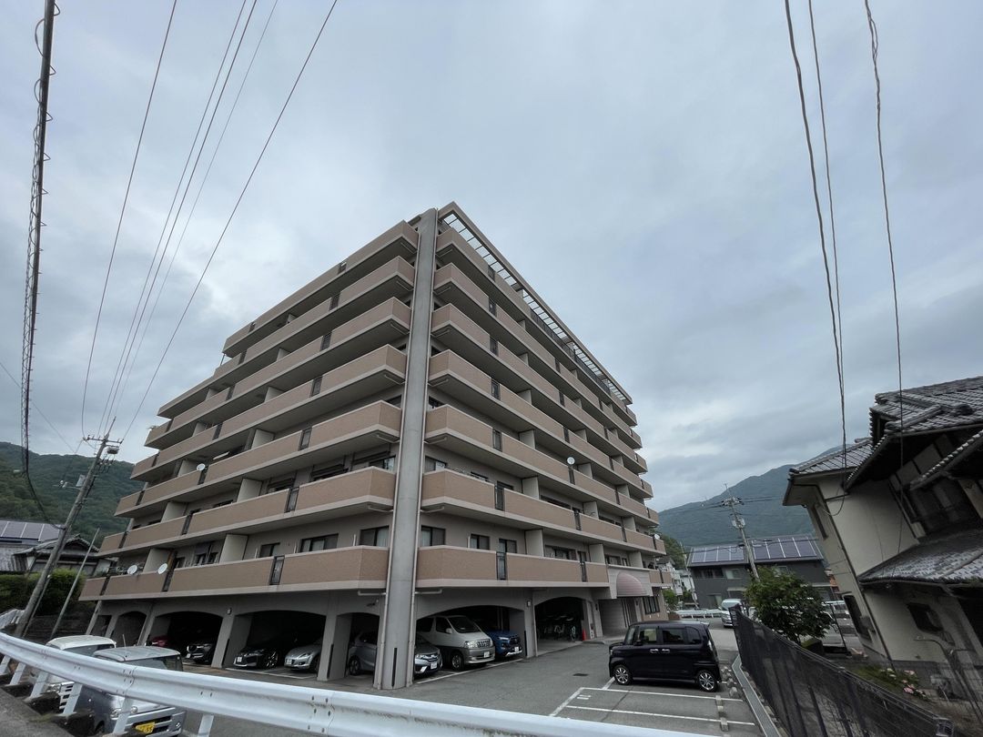 3LDK Apartment for Sale in Kure, Hiroshima | Presidential Kojin Ohiro - Thumbnail 2