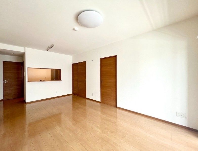 3LDK Apartment for Sale in Okinawa City, Okinawa - 62.35 sqm - Thumbnail 4