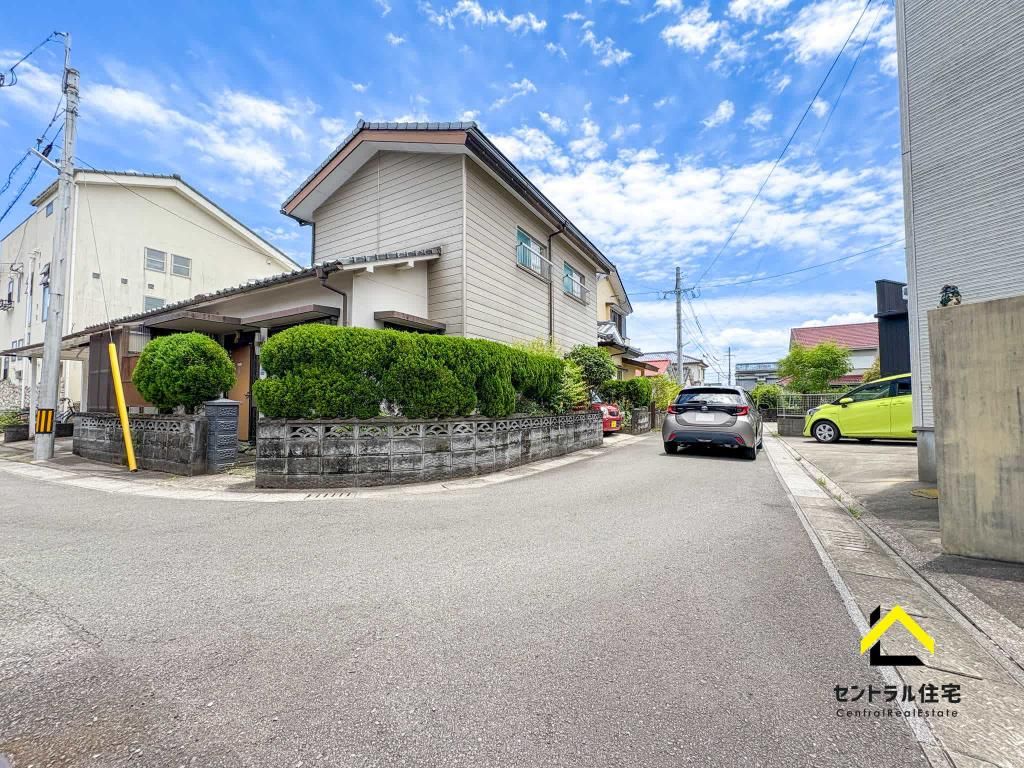 Land for Sale in Nozomigaoka, Miyazaki City with Old House - Thumbnail 2