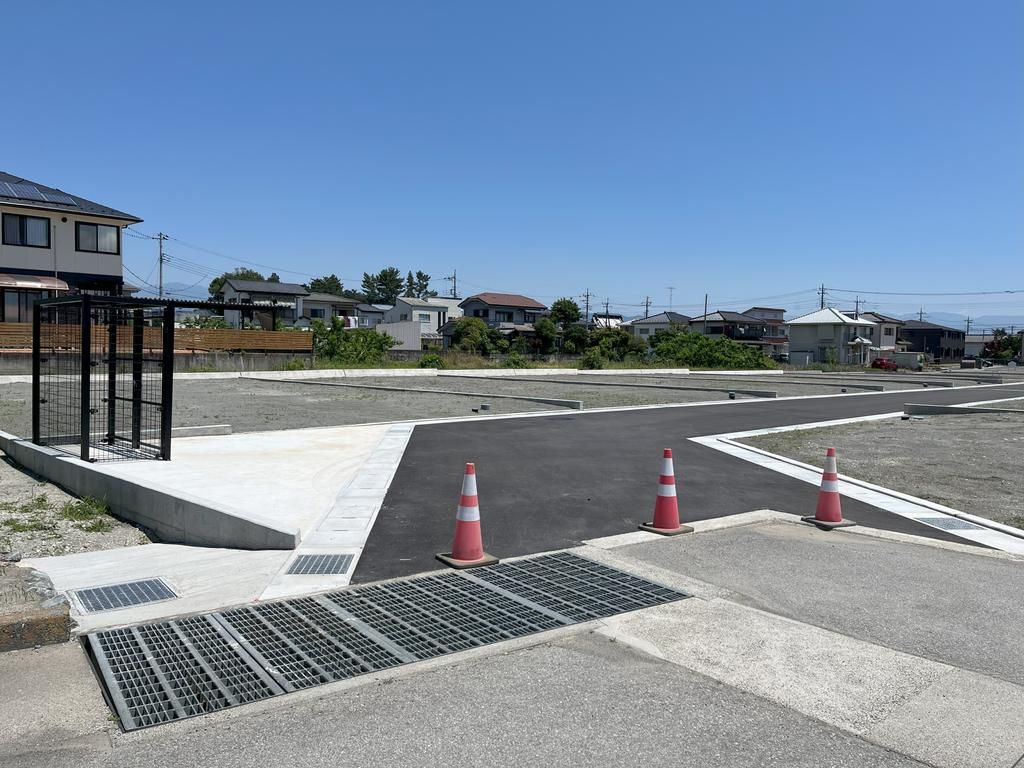 Land for Sale in Minami-Alps City, Yamanashi - 206.49 sqm Corner Lot - Image 1