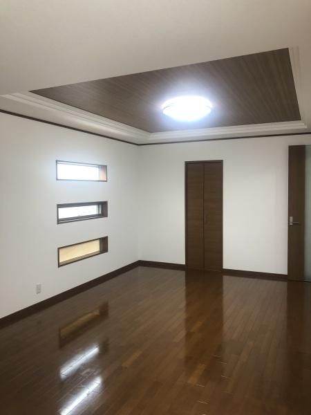 Renovated 3LDK House in Higashiosaka with South-Facing Garden - Thumbnail 2