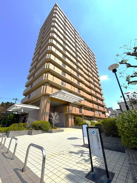Cosmo Tsurumi 3LDK Apartment for Sale in Osaka - Thumbnail 2