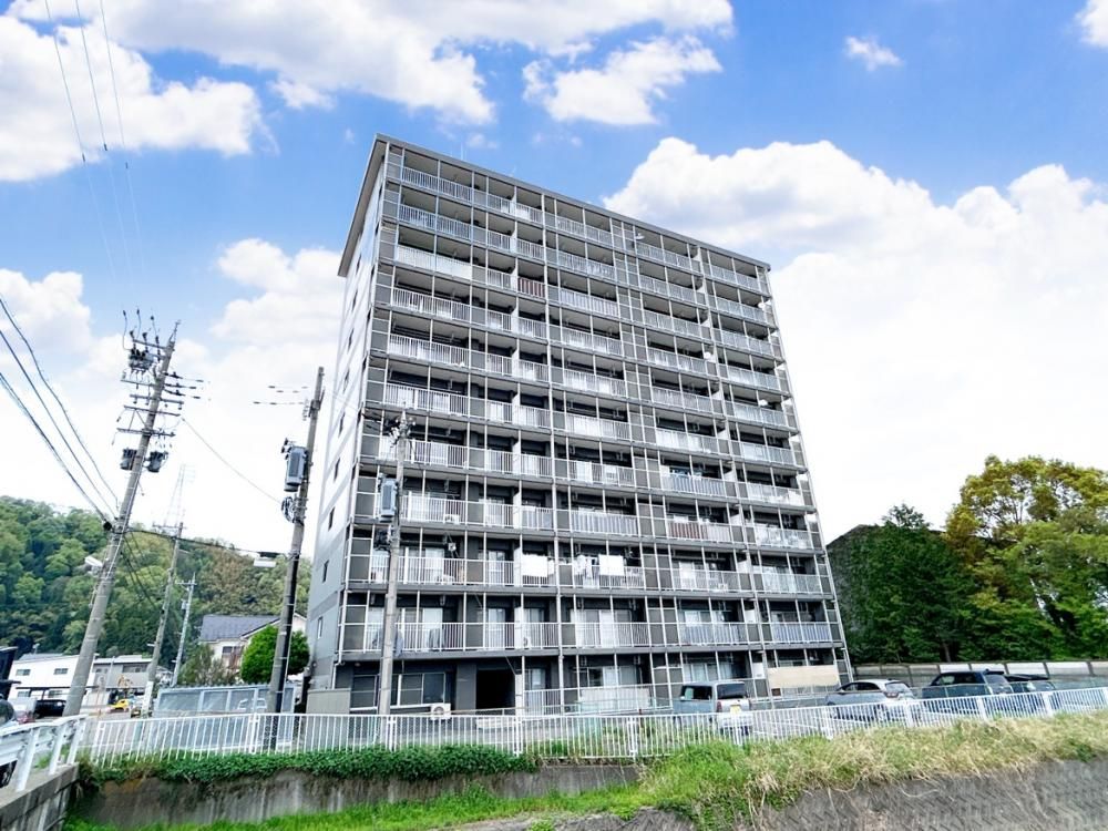 Renovated 3LDK Apartment in Fukui with Balcony Views - Image 1