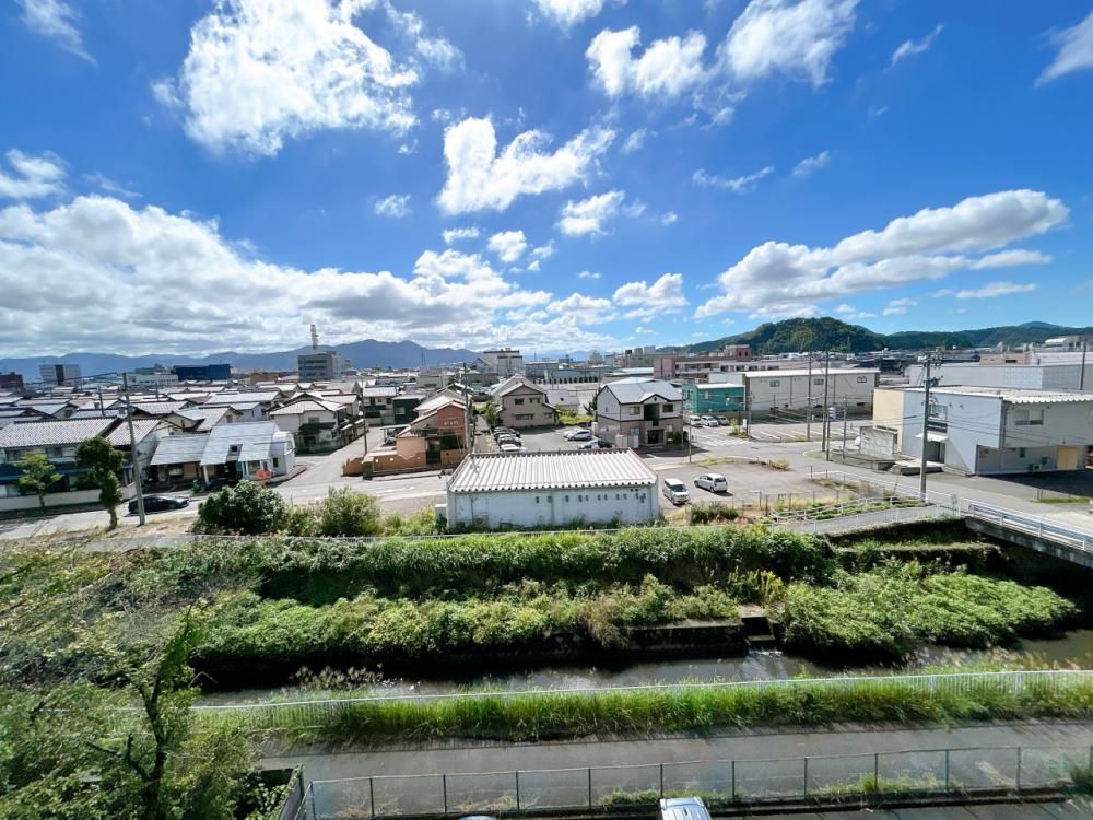 Renovated 3LDK Apartment in Fukui with Balcony Views - Thumbnail 4