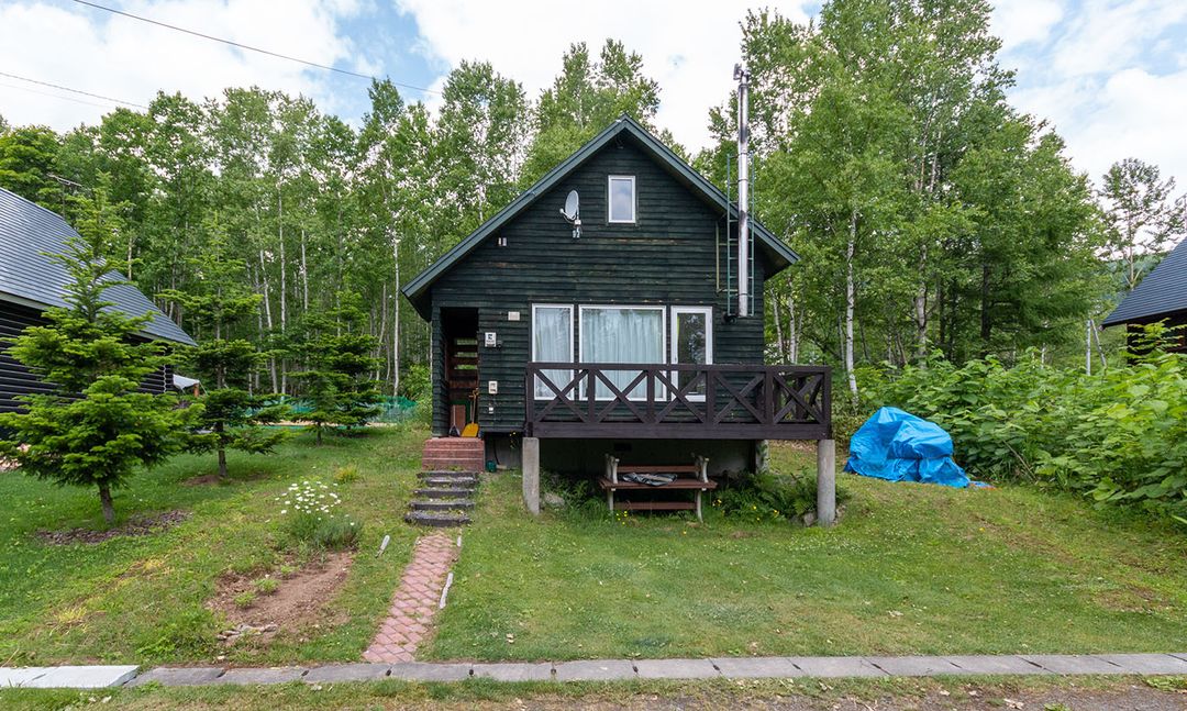 Higashiyama Loft Cabin for Sale in Niseko, Hokkaido - Image 1