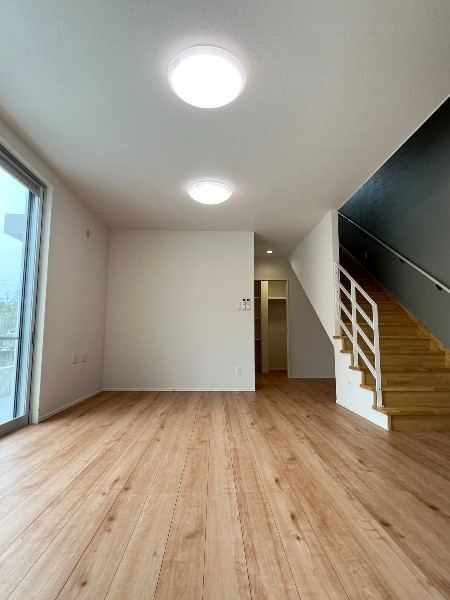New 3LDK RC Home in Okinawa City with 2 Parking Spaces - Thumbnail 4
