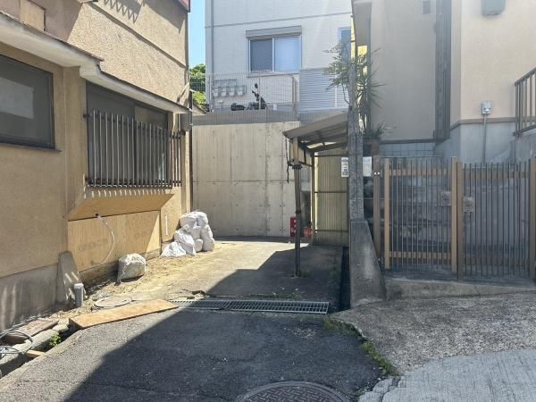 Land with Old House in Fushimi, Kyoto - Rebuilding Not Permitted - Thumbnail 4