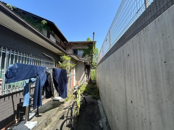 Land with Old House in Fushimi, Kyoto - Rebuilding Not Permitted - Thumbnail 2